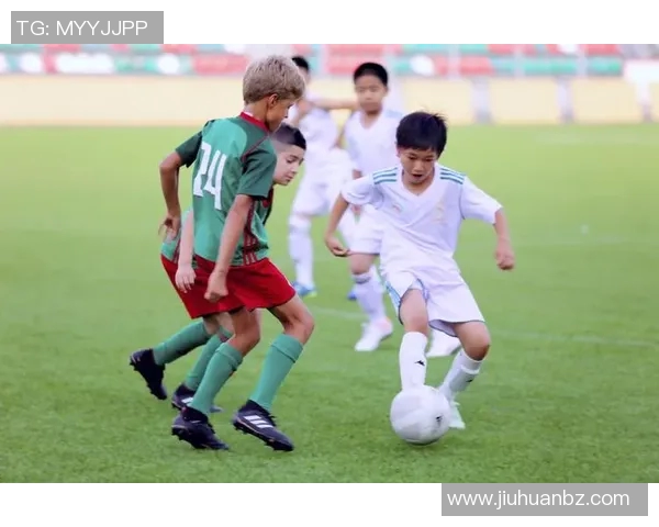 追寻绿茵梦想少年足球新星成长故事与未来之路