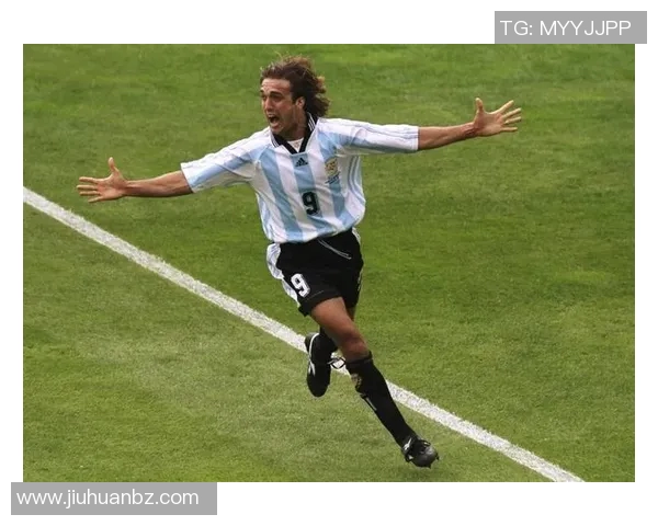 当代世界足坛那些以稳健防守著称的传奇后卫球星风云录